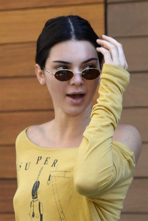 Kendall Jenner Braless 31 Photos Thefappening
