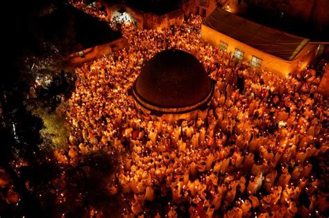 Cerimônia Do Fogo Sagrado Ilumina Santo Sepulcro De Jerusalém 2304