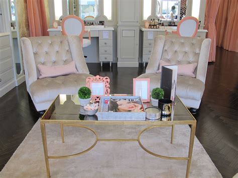 Spaphile Feature: Blushington Makeup Lounge | Nail salon decor, Salon