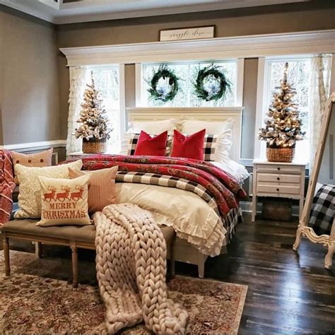This Festive Bedroom Looks So Cozy 🎄🎁 Photo Cre Christmas Apartment