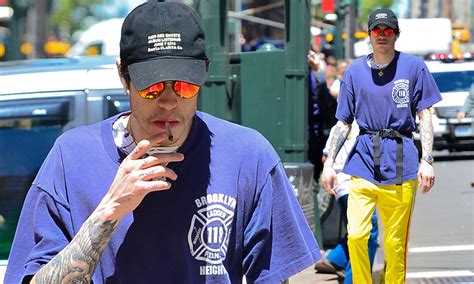 Born peter michael davidson on 16th november, 1993 in staten island, new york city, new york, usa and educated at. Pete Davidson 2021: Girlfriend, net worth, tattoos, smoking & body facts - Taddlr