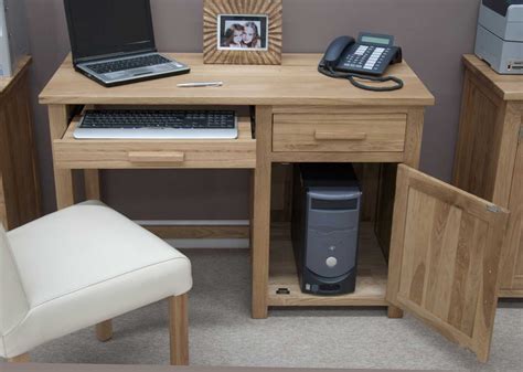The Different Types Of Small Computer Desks That You Need To Know