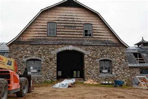 Stone Barn Stone Barns Barn Design House Styles