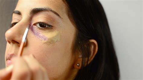 How To Use Makeup To Give Yourself A Black Eye Saubhaya Makeup
