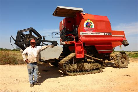 Gambar Traktor Bidang Tanah Mesin Mesin Operator Mesin Penuai Mesin Pertanian Peralatan