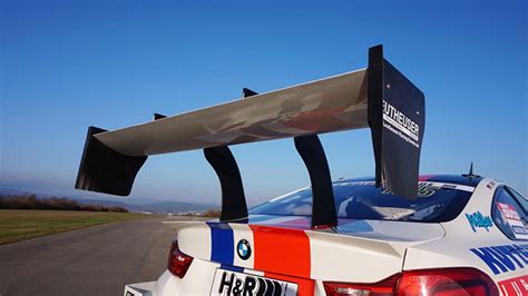 Why Racing Car Have U Shaped Rear Wing Metro League