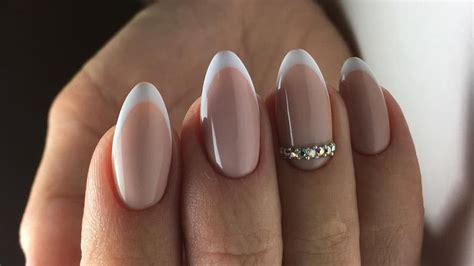 28 Best Almond Shape Nail Design For 2022 The Trend Spotter