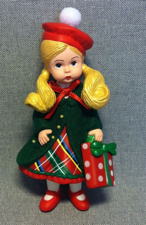 Madame Alexander Yuletide Shopper 16th In The Series Hallmark 2011 Andy Williams Madame