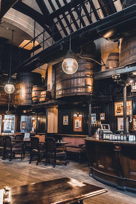 Cittie Of Yorke Enjoy A Pint In An Olde London Pub In Holborn
