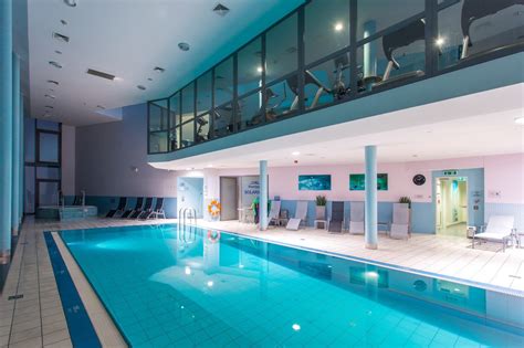 Najwyżej położony basen w Warszawie Jak jest w ekskluzywnym RiverView Wellness Centre ZDJĘCIA