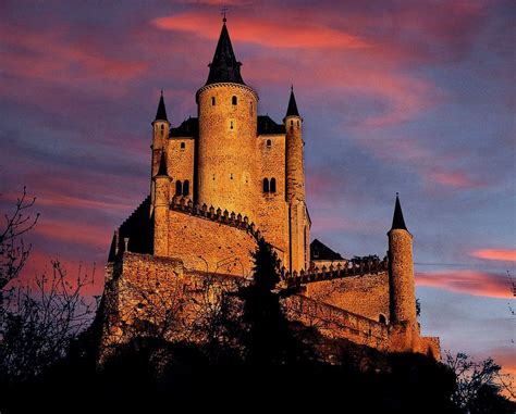 Alcázar De Segovia Spain In 2020 Beautiful Castles Segovia Castle