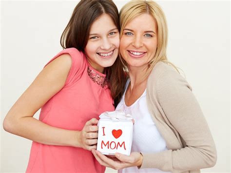 Gifts for mom from teenage daughter. 15 Special Birthday Gift Ideas for Mother from Son/Daughter