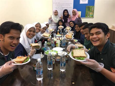 Disiplin pemakanan yang diamalkan rasulullah biasanya mengelak makanan itu mendatangkan penyakit kepada individu yang sihat, manakala bagi selain jenis dan kuantiti makanan, satu aspek lain penjagaan kesihatan rasulullah s.a.w ialah cara baginda duduk ketika makan, iaitu dalam posisi. KAUNSELOR NURHAIZA CHE MAT : Kelab Kerjaya: Pemakanan ...
