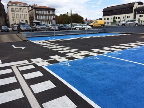 Traçage marquage parking accessibilité PMR Llacer à Clermont Ferrand