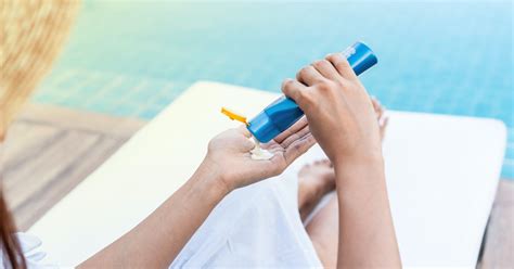 Allergic To Sunscreen Heres What To Do According To A Dermatologist
