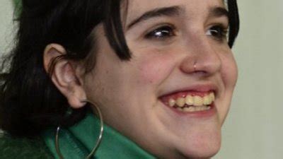 Ofelia fernández (14 de abril de 2000) es una exdirigente estudiantil, activista y política argentina. Petición · Queremos que Ofelia Fernandez se lave los ...