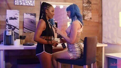 Jewelz Blu And Jenna Foxx Can T Stop Eating Each Others Delicious Pussies Prettyporn Com