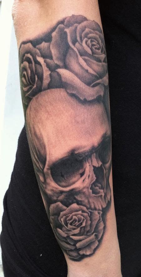 A Black And Grey Skull And Roses Tattoo By Artist Bob Tyrrell Intenze Ink Tattoos Rose