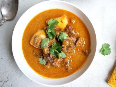 Roughly chop half the ginger and put into the cavity of the chicken with the lemongrass and half the lime, then tie the legs together with string. Slow Cooker Massaman Curry Recipe - Best Recipes
