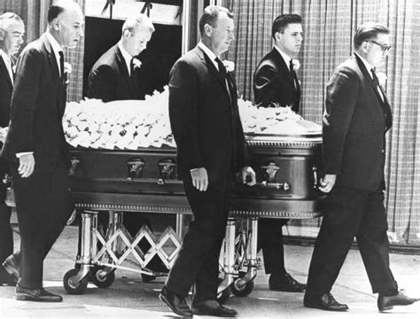 Hollywood Marilyn Monroe S Funeral August 14th 1962 Pictures Getty