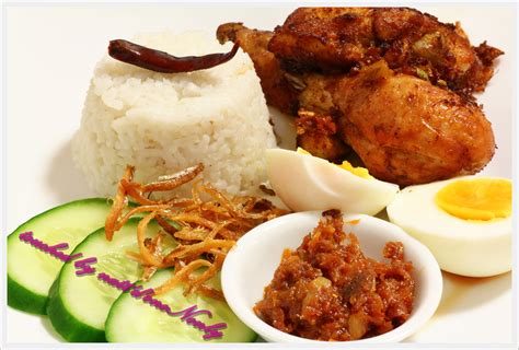 Fairus seen here is responsible for preparing your nasi lemak. Story mamAdam: . : Nasi Lemak & Ayam Goreng Berempah