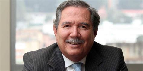 El ministro de defensa de colombia, diego molano, defendió este lunes las actuaciones policiales durante un debate de moción de censura en el congreso donde senadores y representantes lo acusaron de ser responsable político de la violencia policial en las protestas que comenzaron el 28. Ministro de Defensa colombiano es acusado de ocultar ...