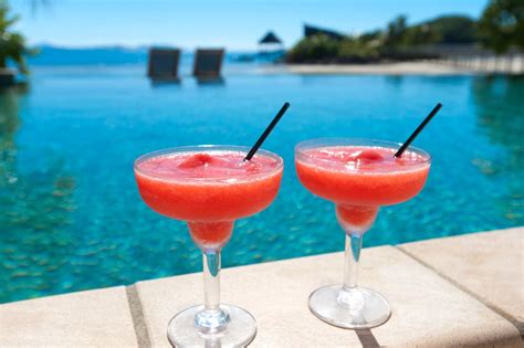 A Completely Subjective Ranking Of Beach Cocktails From Best To Worst Huffpost Uk Food And Drink