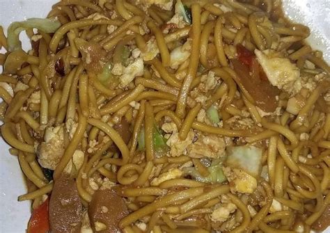 Meaning fried noodles), also known as bakmi goreng, is an indonesian style of often spicy fried noodle dish. Resep Bakmi Goreng Nyemek oleh Melia - Cookpad