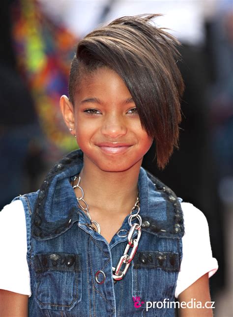 According to pinkett smith's instagram post, her daughter willow smith made her buzz off all her hair. Willow Smith - - hairstyle - easyHairStyler