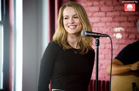 Bridgit Mendler Live Watch Her Acoustic Tastemakers Performance And Q