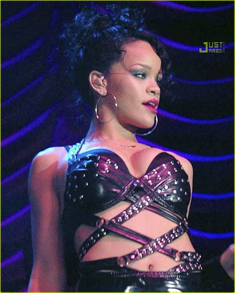 Rihanna Is Ready For Some Sandm Photo 804851 Rihanna Pictures Just Jared