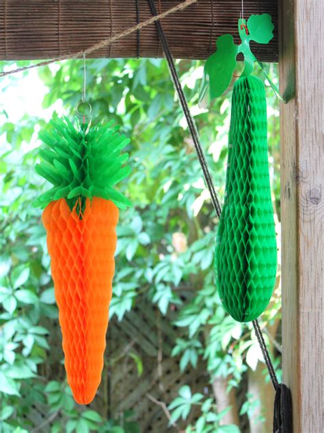 While these are perfectly delicious options, there are so many other wonderful, quick, and colorful ways to eat vegetables that don't take long to prepare. party-decorations-honeycomb-vegetables | Loulou Downtown