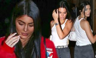 kylie jenner suffers beauty blunder with self tanner in la
