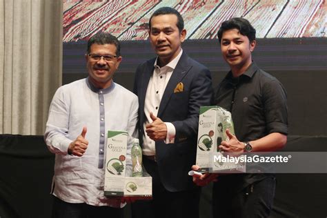 Panjat pinang terlucu email protected@t kemana mana. Rosyam kini miliki 11,000 pokok durian belanda ...