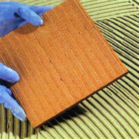 Es gibt fliesen in unterschiedlichen materialien & formaten. Verlegetechnik von Fliesen, Kombiniertes, Dünnbettverfahren