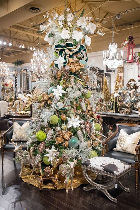 Make every room feel merry and bright with enchanting indoor holiday decorations. Luxury Christmas Tree Decorating | Luxury christmas decor ...