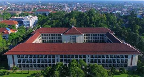 Saat ini pria 37 tahun ini menjabat sebagai wakil ketua fraksi anak keduanya, hanum salsabiela rais memilih jalur berbeda dari sang kakak. Biaya Kuliah UGM (UKT/SPP Tiap Semester + Jalur Masuknya ...