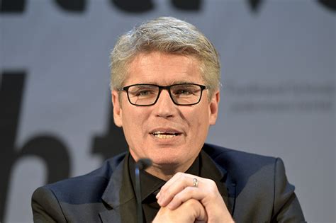 Im ort, 300 m vom zentrum von fügen, zentrale, sonnige lage, 1 km vom skigebiet. Burgtheater sucht kaufmännischen Leiter - wien.ORF.at