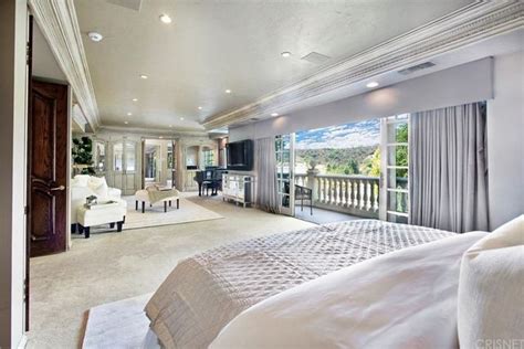 Rappers Delight Dr Dre Sells Woodland Hills Home For 45m