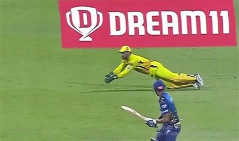 Ipl csk mi vs mumbai rayudu chennai ambati indians kings super beat match 19th cricket score plessis wickets fifty hits. MI vs CSK Dream11 IPL: MS Dhoni Becomes First Wicketkeeper ...