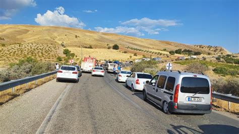 Ad Yaman Da Feci Kaza Kamyonet Ile Hafif Ticari Ara Kafa Kafaya