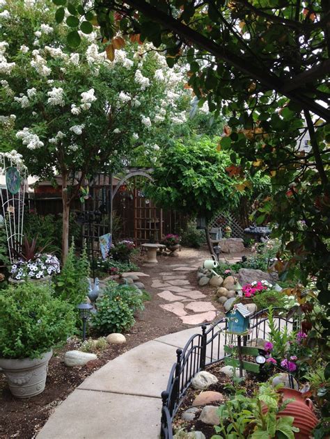 Landscapers and gardeners have ideas and can help in both small individual projects, and large scale projects, but the garden is living, it needs to breath and grow with the owner, it needs to change. A Whole Bunch Of Beautiful & Enchanting Garden Paths — Style Estate