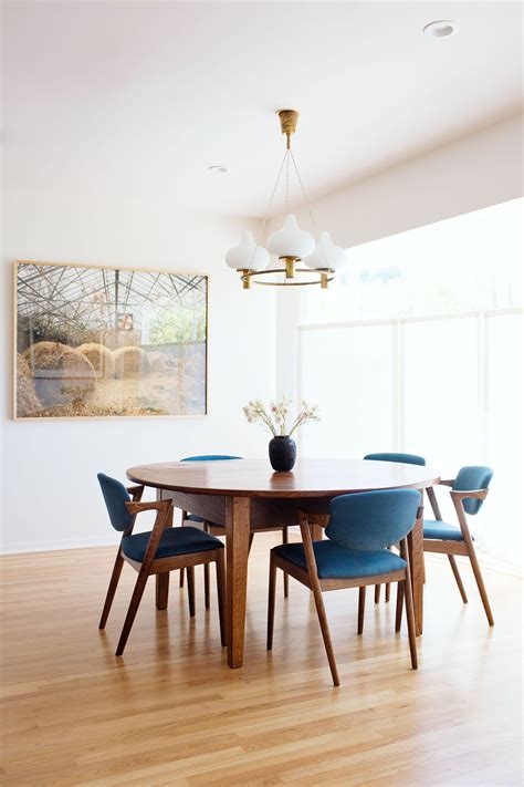 Minimalist Mid Century Modern Inspired Dining Room Decor With Blue