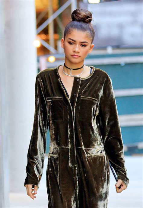 Zendaya Has Your Holiday Couch To Party Beauty Solution Zendaya