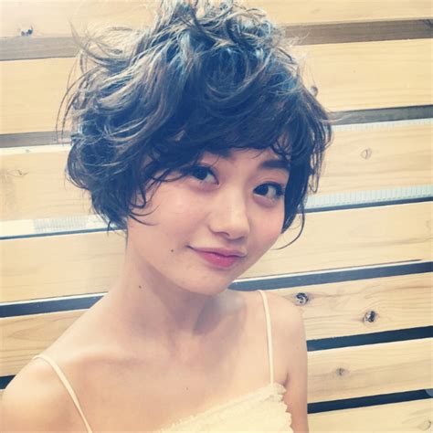 ショートヘアの巻き方まとめ!コテを使った簡単な巻き方をご ...