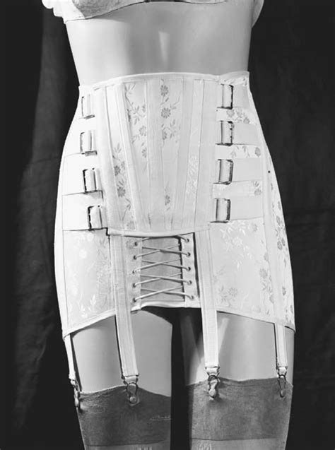 Fashionable Forties So You Want To Wear A Girdle