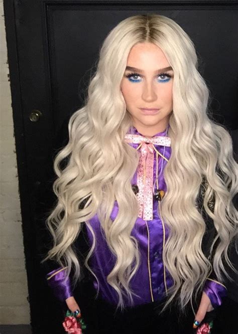 Kesha Bares Her Glittery Butt On Stage The Hollywood Gossip