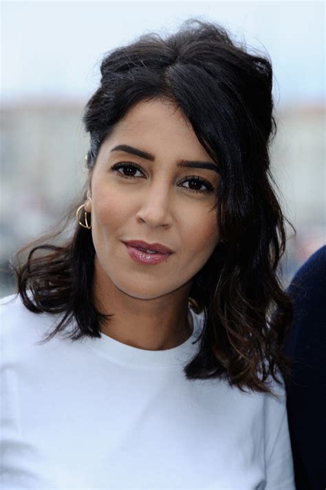 La queue de cheval peut sembler simple et désuète, mais elle sera définitivement la star de l'automne! Demi-queue de cheval bombée