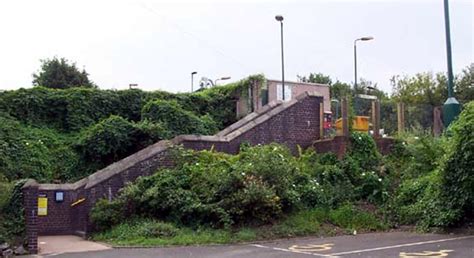 Frintonpark/robbie has uploaded 2058 photos to flickr. Old Hill Station