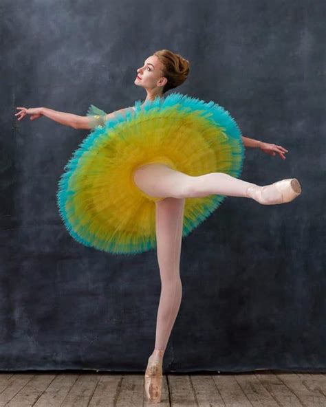 Darian Volkovas Ballet Photography Reveals Backstage Of Russian Ballet